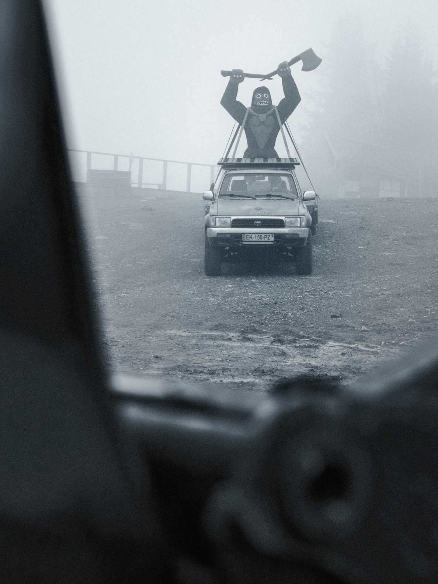 Déplacement Gorille Stash Avoriaz en 4x4 dans la brume- Photo de @nikooo_r