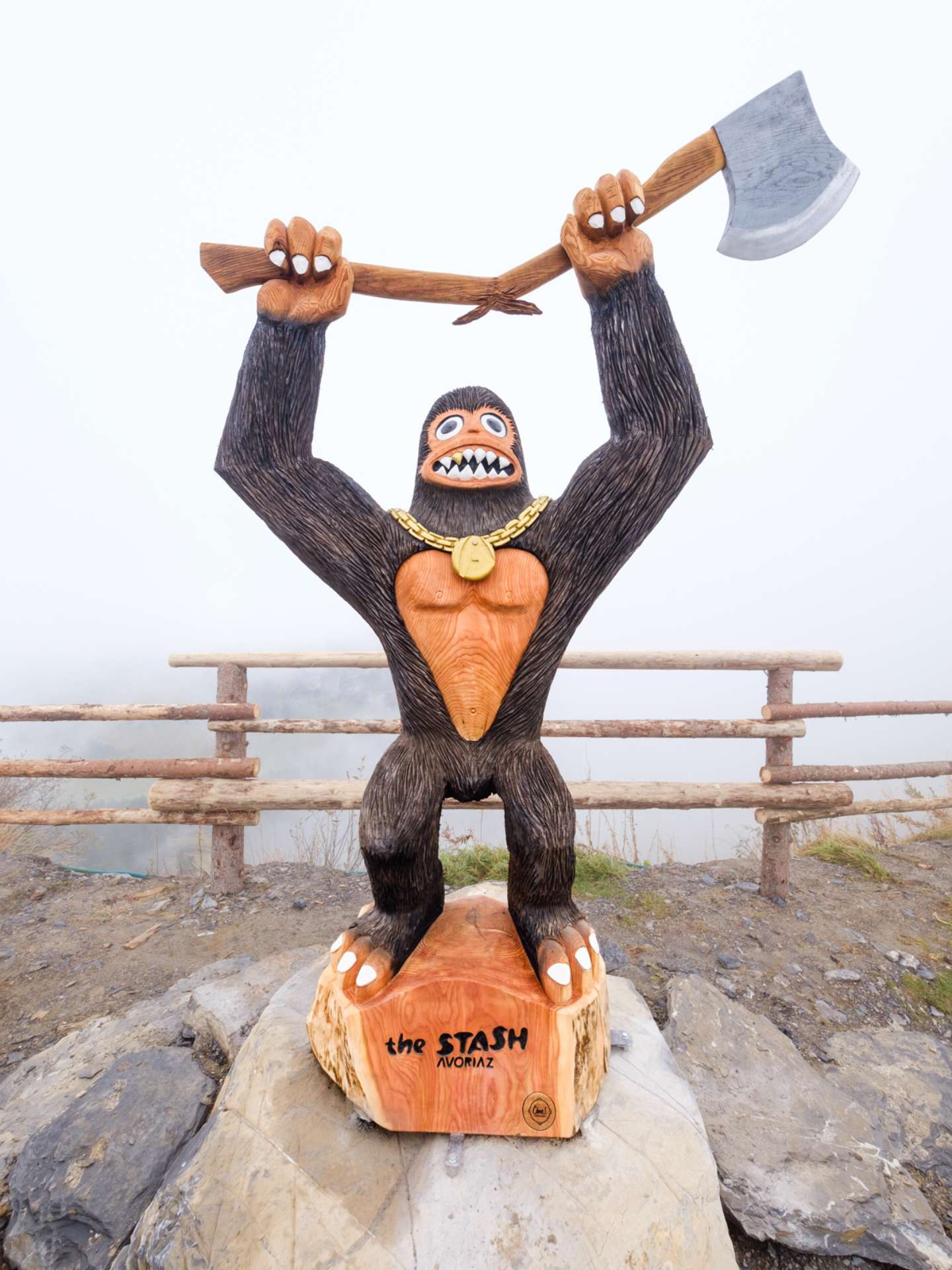 Sculpture Gorille Snowzone Avoriaz - Photo de @nikooo_r