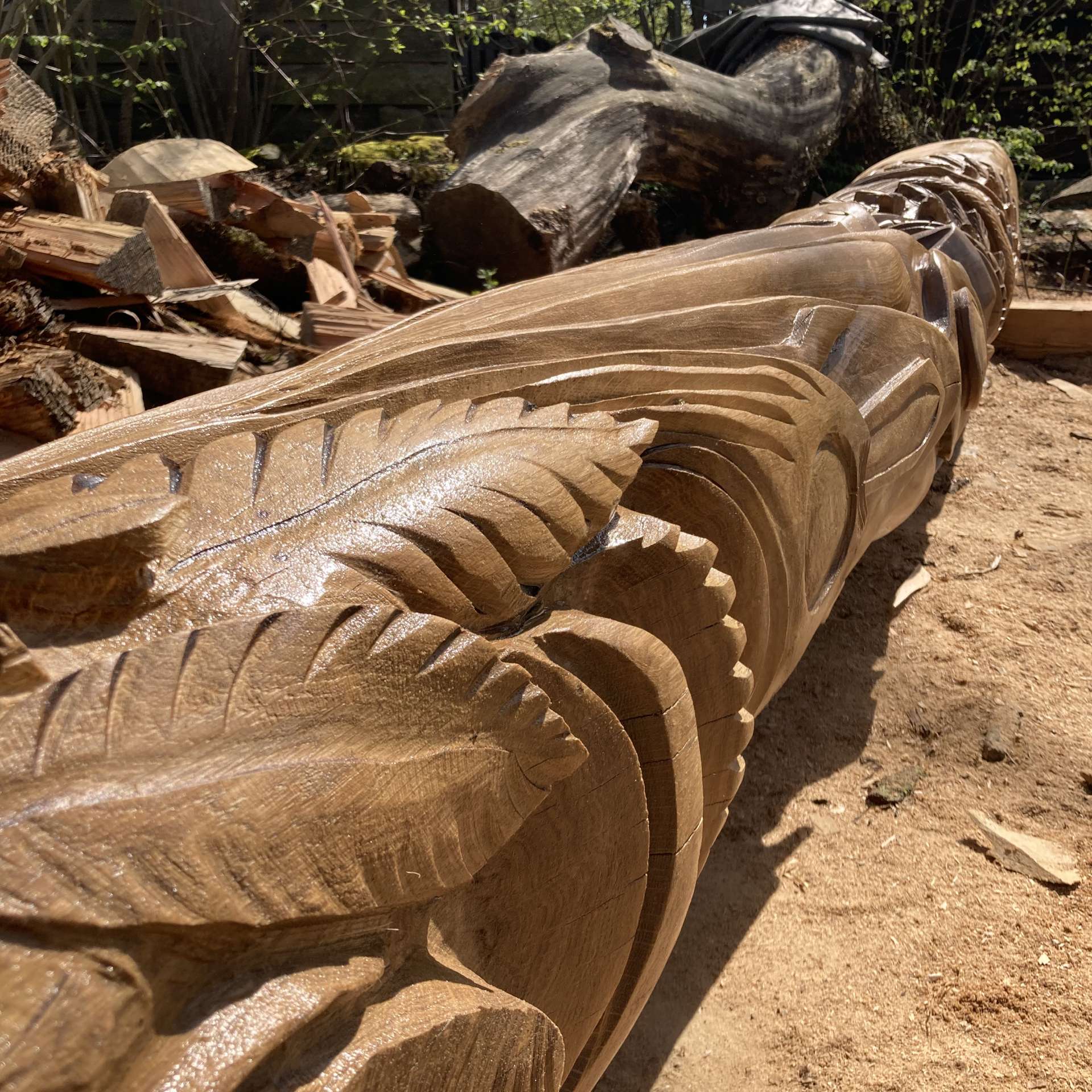 Totem en bois - Details de sculpture
